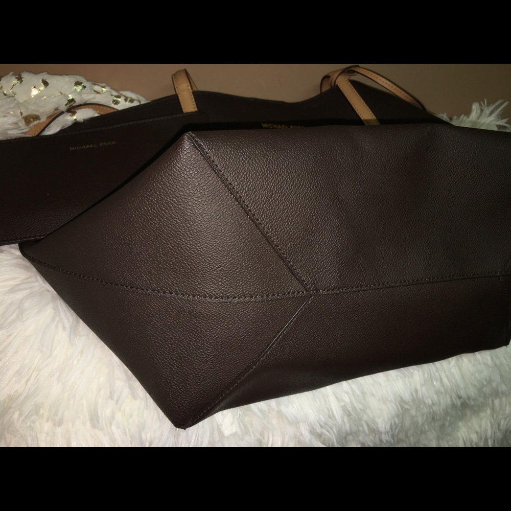 Michael Kors Tote! EUC/new - Picture 4 of 8